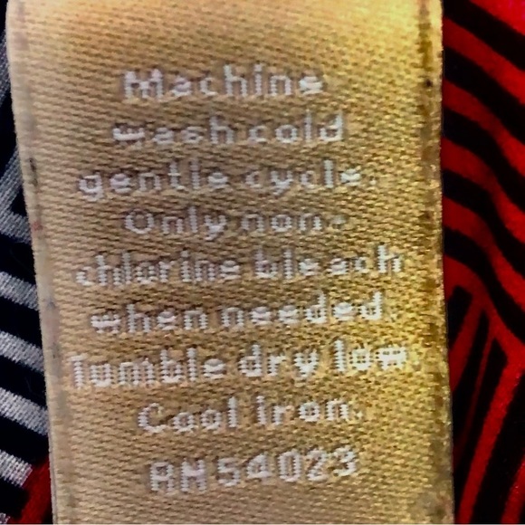 Banana Republic sleeveless blouse red white black asymmetrical print PXS - Picture 8 of 10